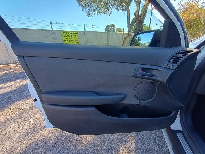 2010 Holden Commodore Omega VE MY10 Heron White