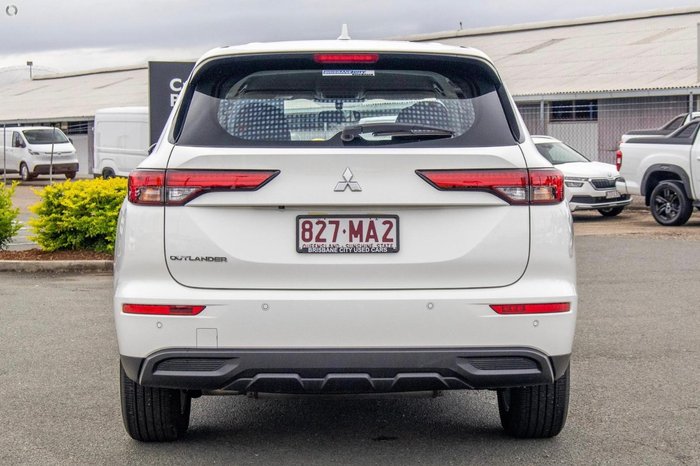 2024 Mitsubishi Outlander ES