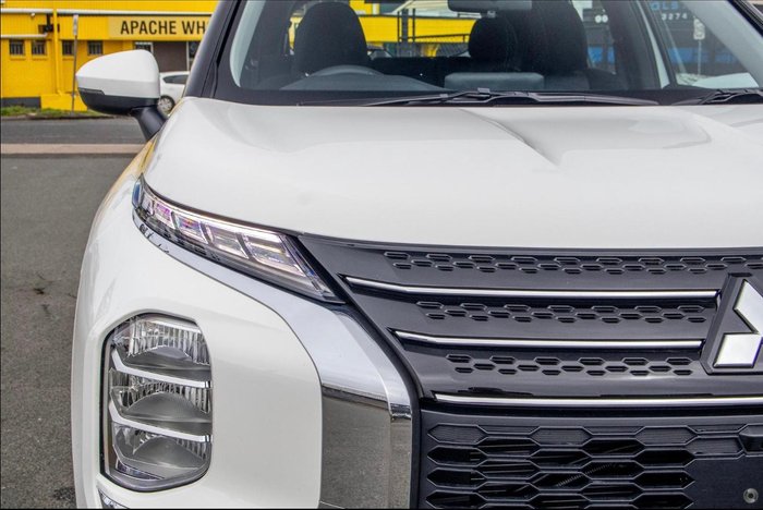2024 Mitsubishi Outlander ES