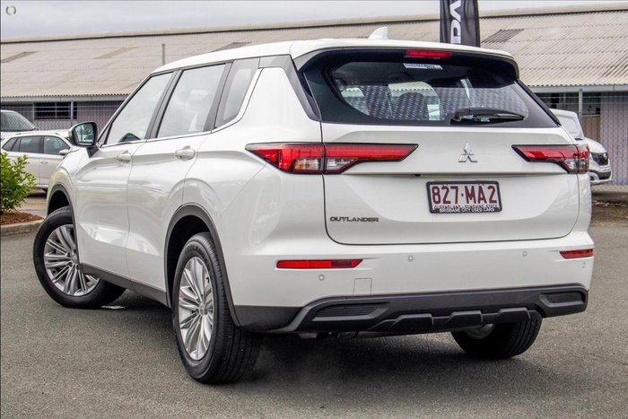 2024 Mitsubishi Outlander ES