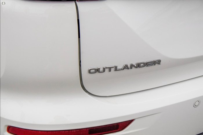 2024 Mitsubishi Outlander ES