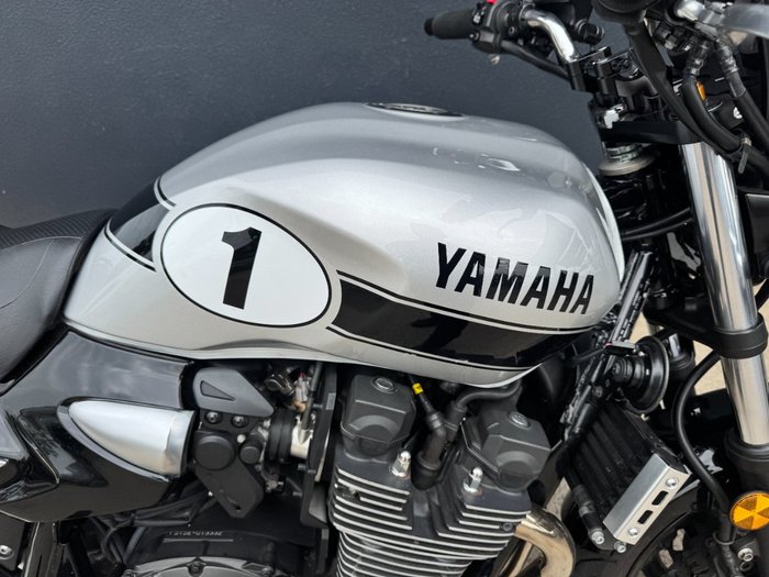 2016 Yamaha XJR1300 SILVER
