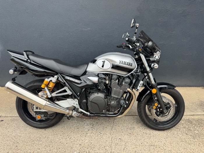 2016 Yamaha XJR1300 SILVER