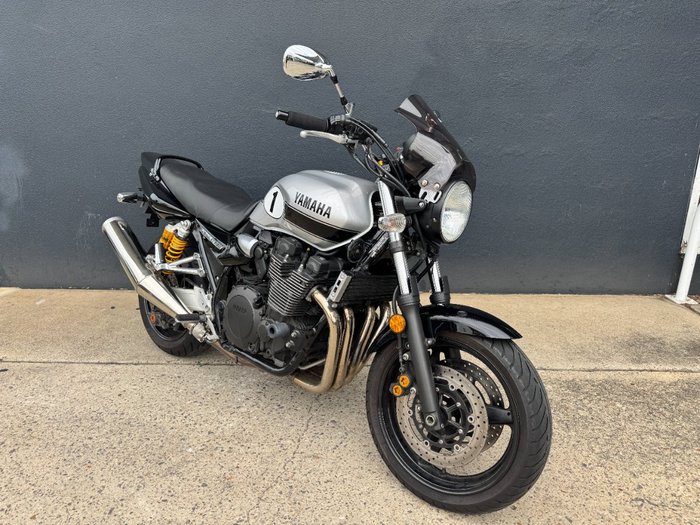 2016 Yamaha XJR1300 SILVER