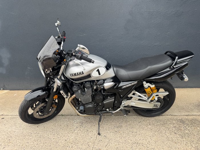 2016 Yamaha XJR1300 SILVER