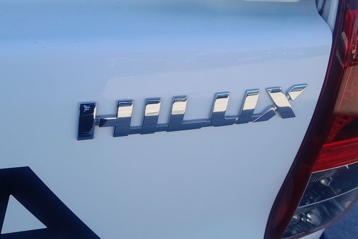 2024 Toyota Hilux SR