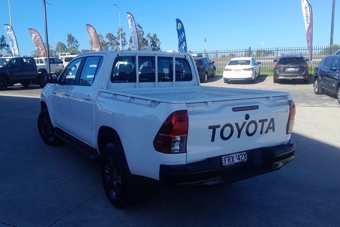 2024 Toyota Hilux SR