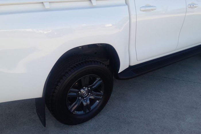 2024 Toyota Hilux SR