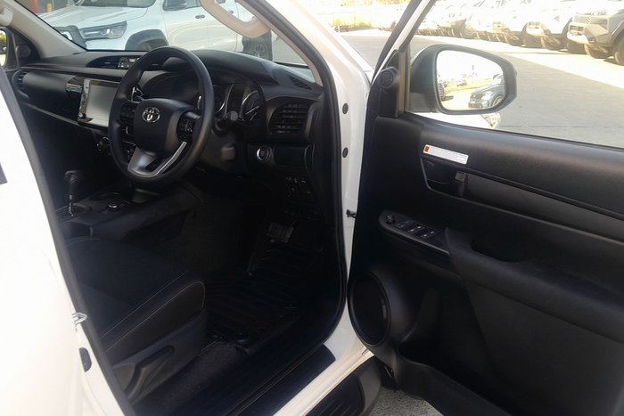 2024 Toyota Hilux SR