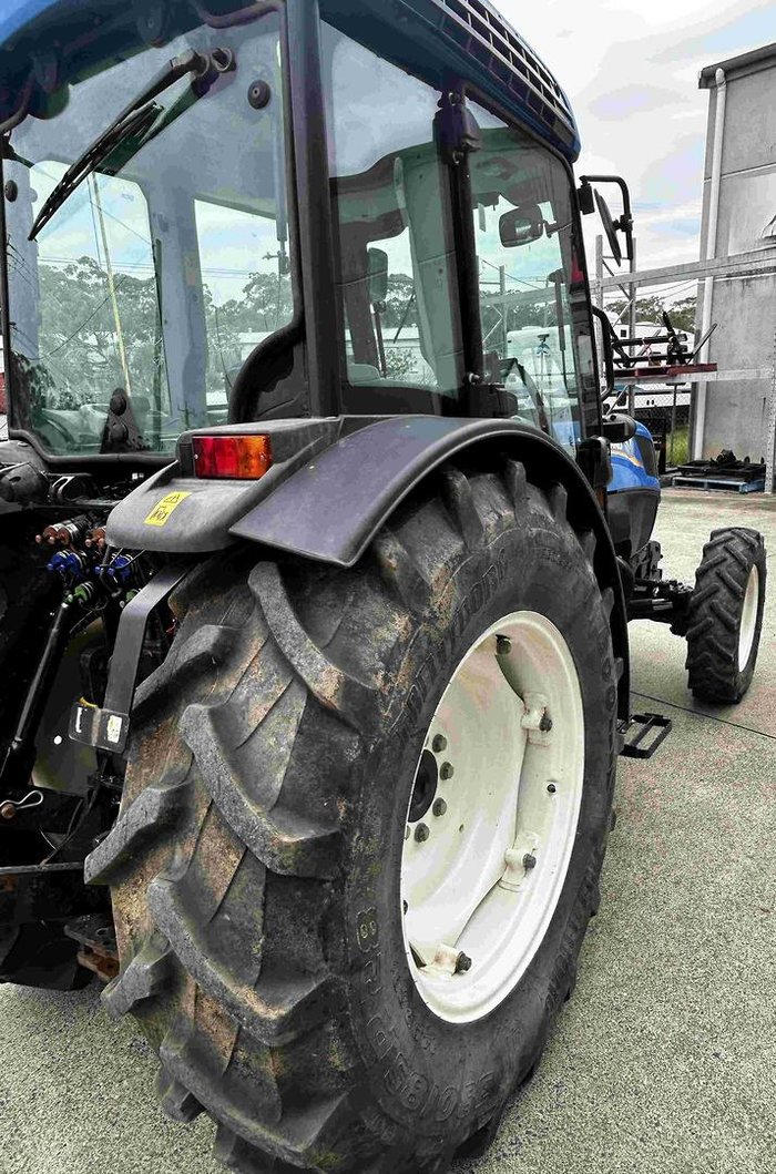 2023 New Holland T4.105N Cab BLUE