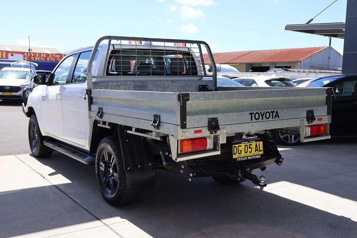 2022 Toyota Hilux SR
