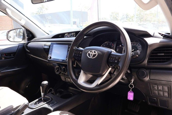 2022 Toyota Hilux SR