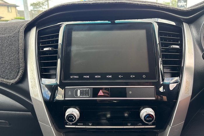 2022 Mitsubishi Pajero Sport GLX