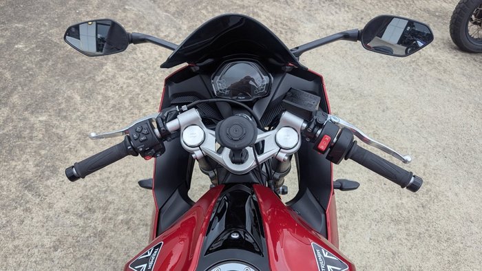 2025 Triumph DAYTONA 660 Red