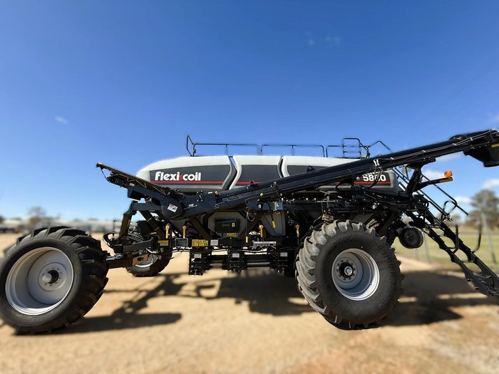 Flexicoil 5860 Quad Tow Behind Air Cart