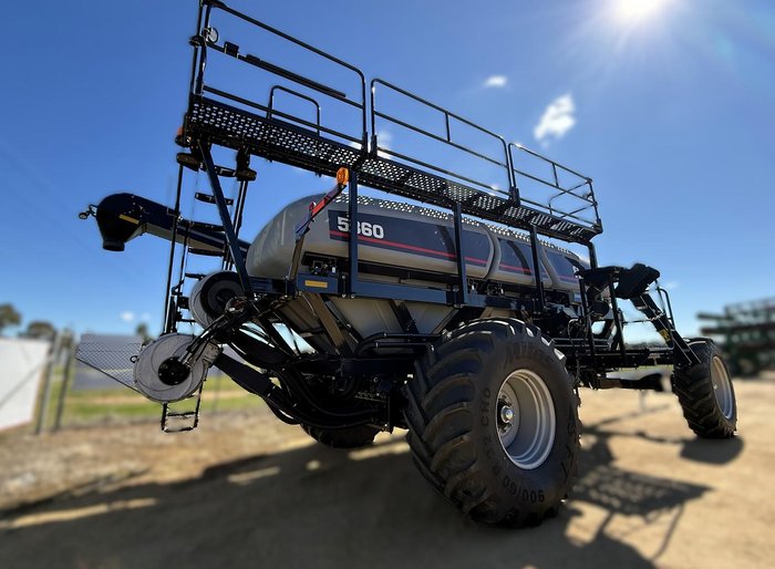 Flexicoil 5860 Quad Tow Behind Air Cart