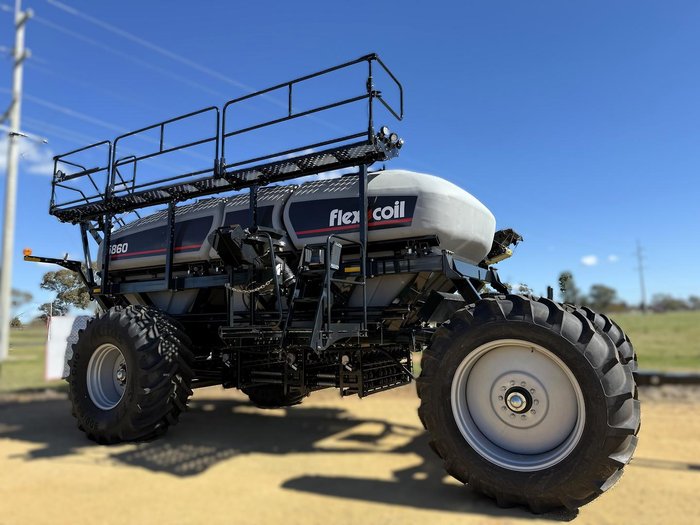 Flexicoil 5860 Quad Tow Behind Air Cart