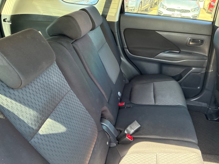 2013 Mitsubishi Outlander ES