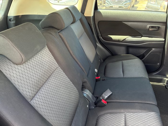 2013 Mitsubishi Outlander ES