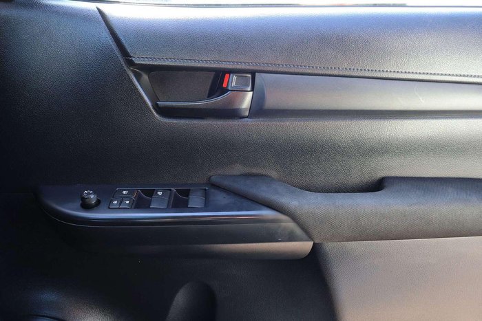 2022 Toyota Hilux SR