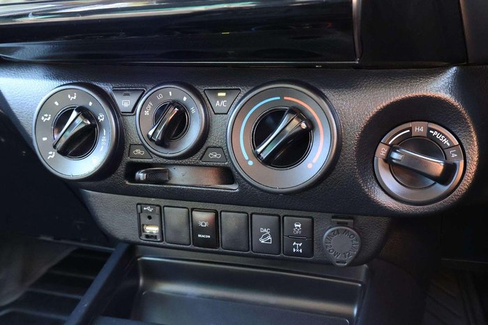 2022 Toyota Hilux SR