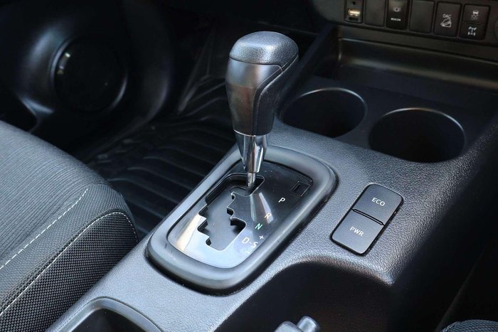 2022 Toyota Hilux SR