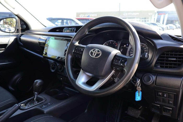 2022 Toyota Hilux SR