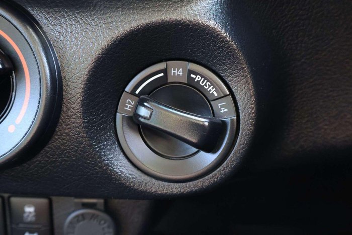 2022 Toyota Hilux SR