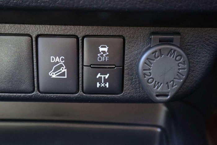 2022 Toyota Hilux SR