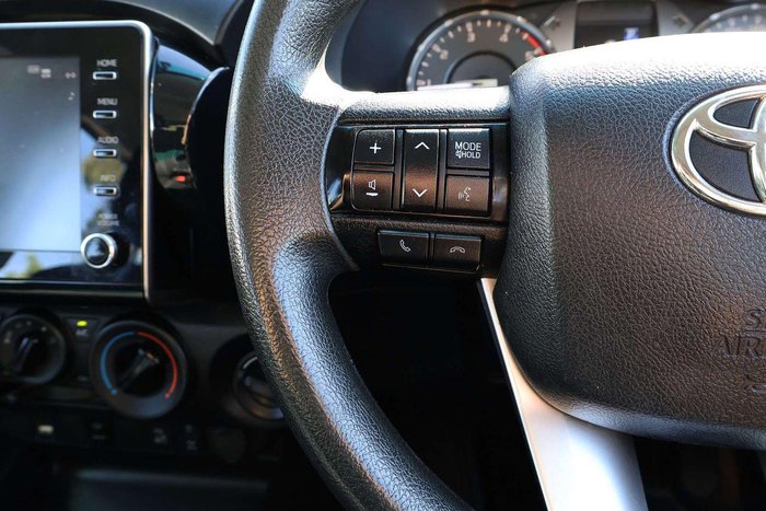 2022 Toyota Hilux SR