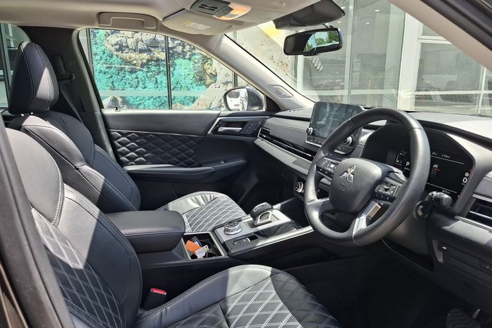 2022 Mitsubishi Outlander Exceed