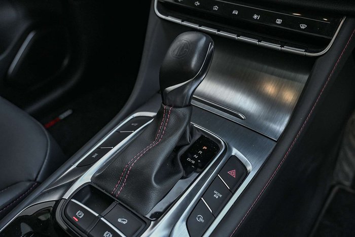 2023 MG HS Essence X