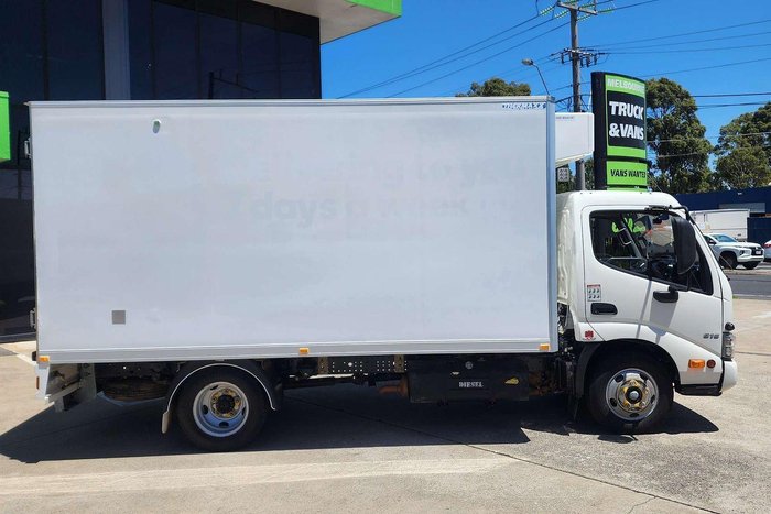 2022 Hino 300 Series 616 White