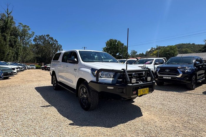 2023 Toyota Hilux SR