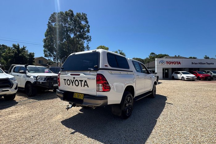 2023 Toyota Hilux SR