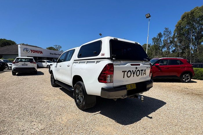 2023 Toyota Hilux SR
