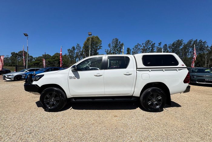 2023 Toyota Hilux SR