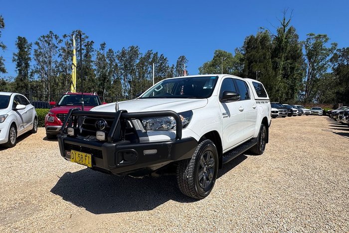 2023 Toyota Hilux SR