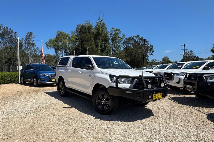 2023 Toyota Hilux SR