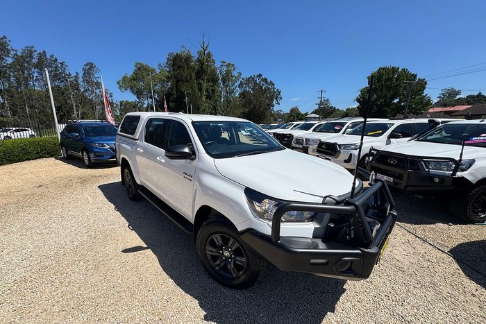 2023 Toyota Hilux SR