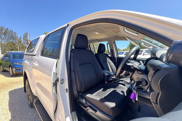 2023 Toyota Hilux SR