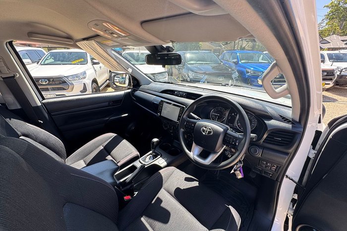 2023 Toyota Hilux SR