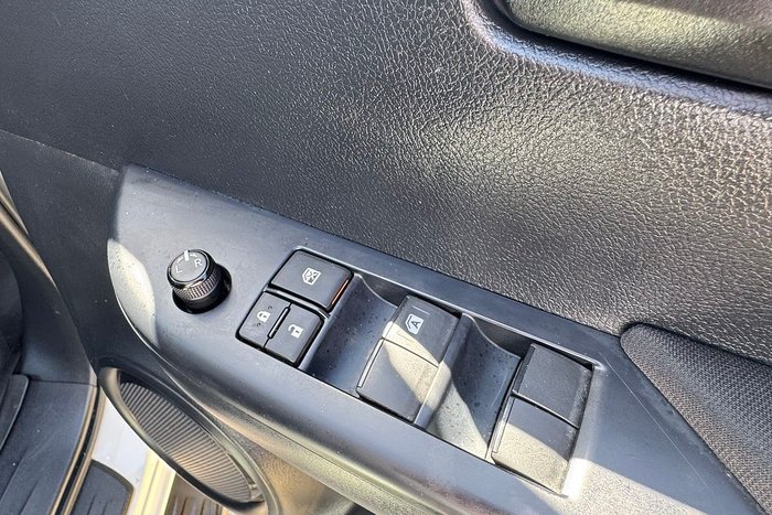 2023 Toyota Hilux SR