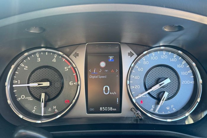 2023 Toyota Hilux SR