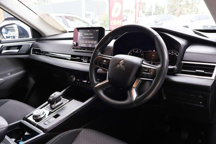 2024 Mitsubishi Outlander ES