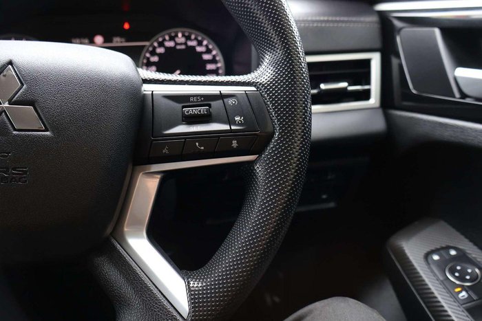 2024 Mitsubishi Outlander ES