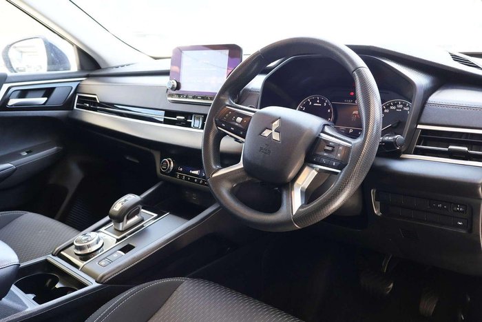 2024 Mitsubishi Outlander ES