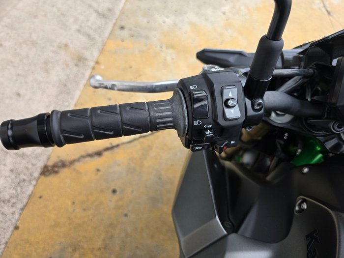 2023 Kawasaki Z900 (ZR900) Black