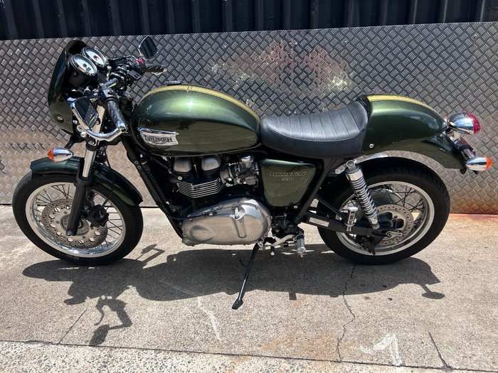 2012 Triumph THRUXTON 900 GREEN
