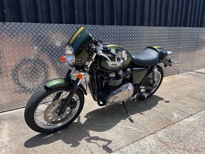 2012 Triumph THRUXTON 900 GREEN